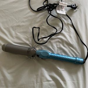 Babyliss 1.5 inch curling iron like new!